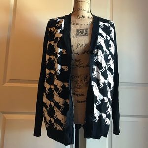 🐴🐴🐴 Cardigan. Black & White
